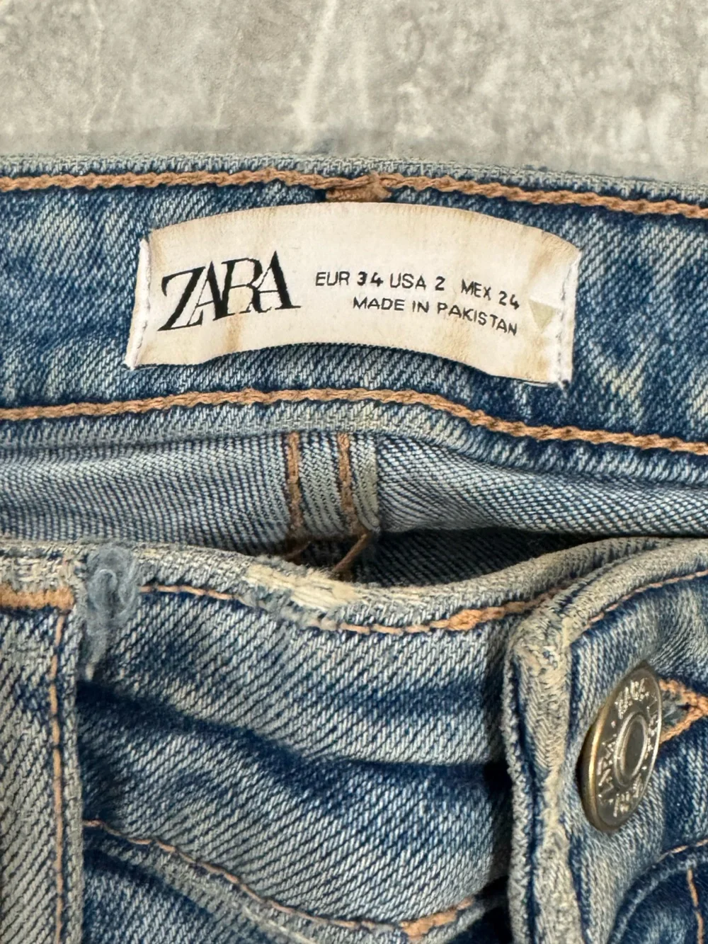 Zara Ripped Jeans - Picture 4 of 4